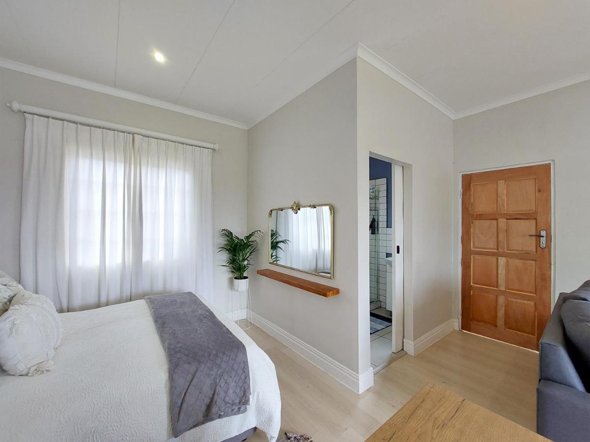 Upmarket Off Grid Cottage On Organic Farm In Secure Estate Howick Bagian luar foto