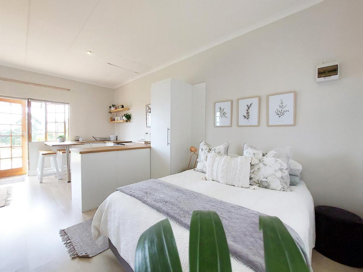 Upmarket Off Grid Cottage On Organic Farm In Secure Estate Howick Bagian luar foto